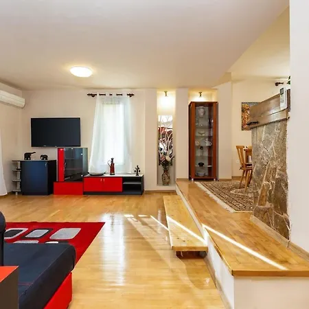 Stancho's House 3br Close To Old Town & Kapana District Apartment *